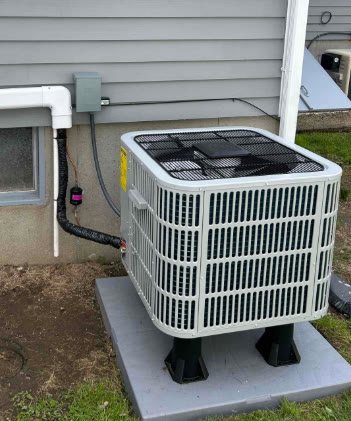 Bosch heat pump outdoor unit installed in Mill Plain, Fairfield, CT by Celco